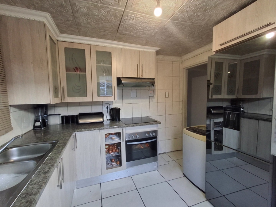 5 Bedroom Property for Sale in Mdantsane Eastern Cape